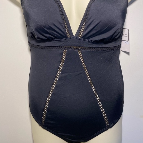 One piece black bathing suit - Picture 2 of 5